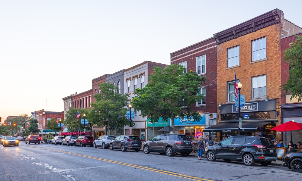 Valparaiso,,Indiana,,Usa,-,August,21,,2021:,The,Business,District